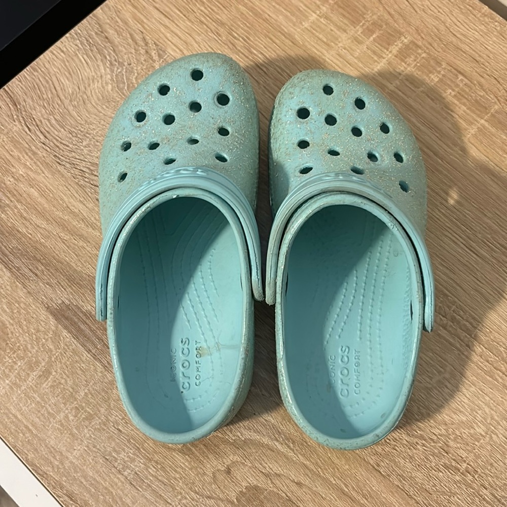 Girls crocs